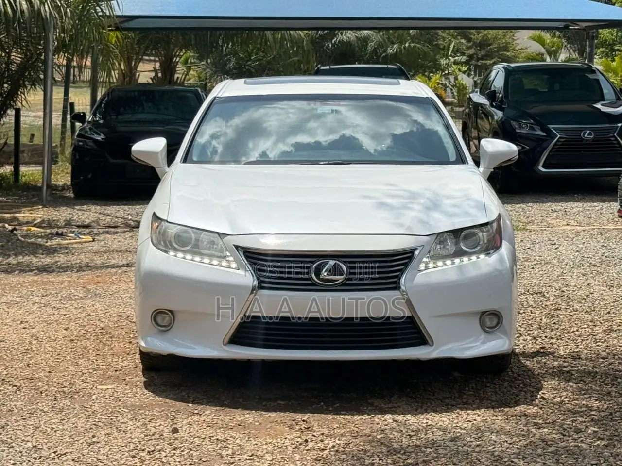 Lexus ES 350 FWD 2015 White
