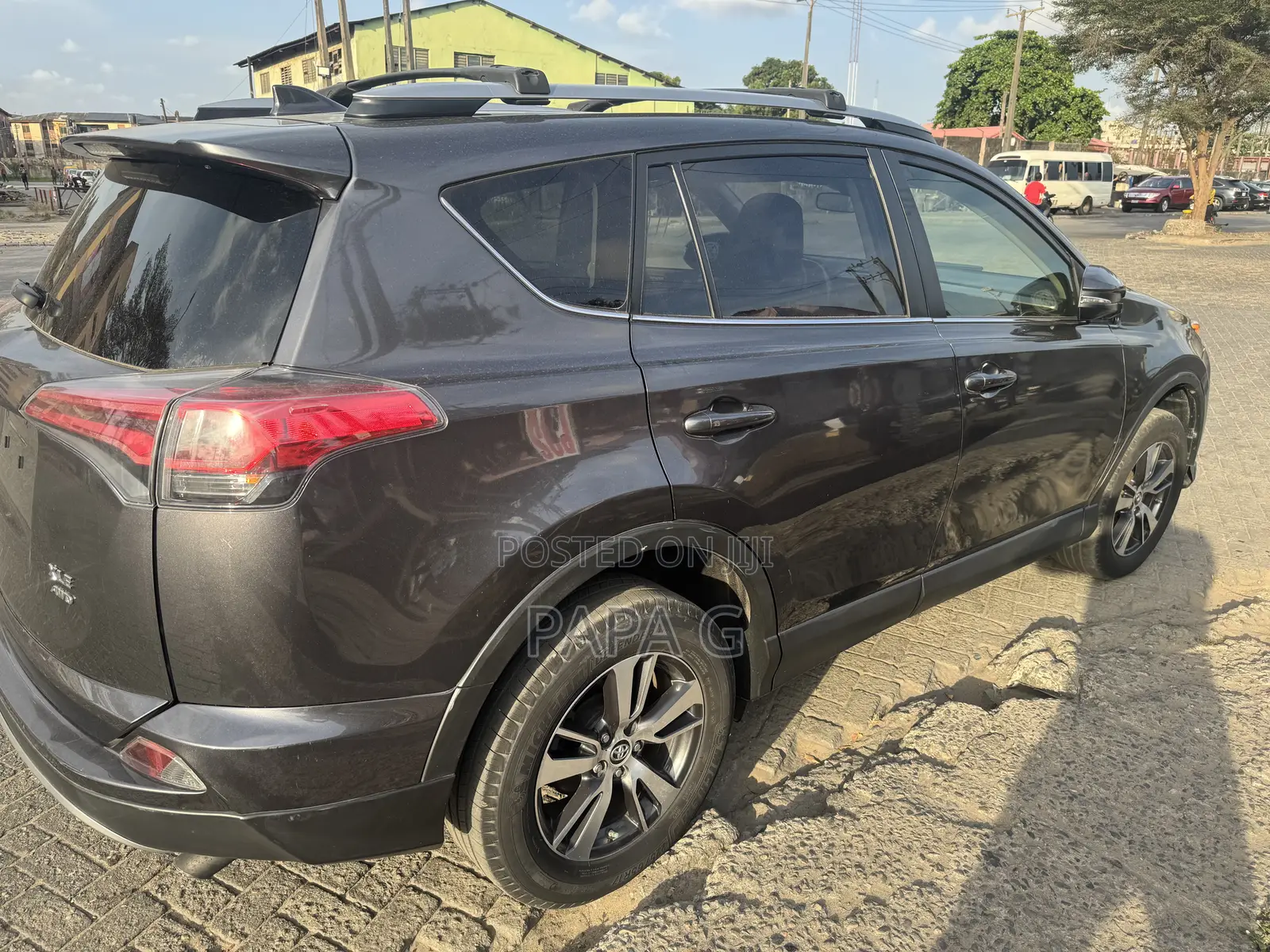 Toyota RAV4 XLE AWD (2.5L 4cyl 6A) 2017 Gray