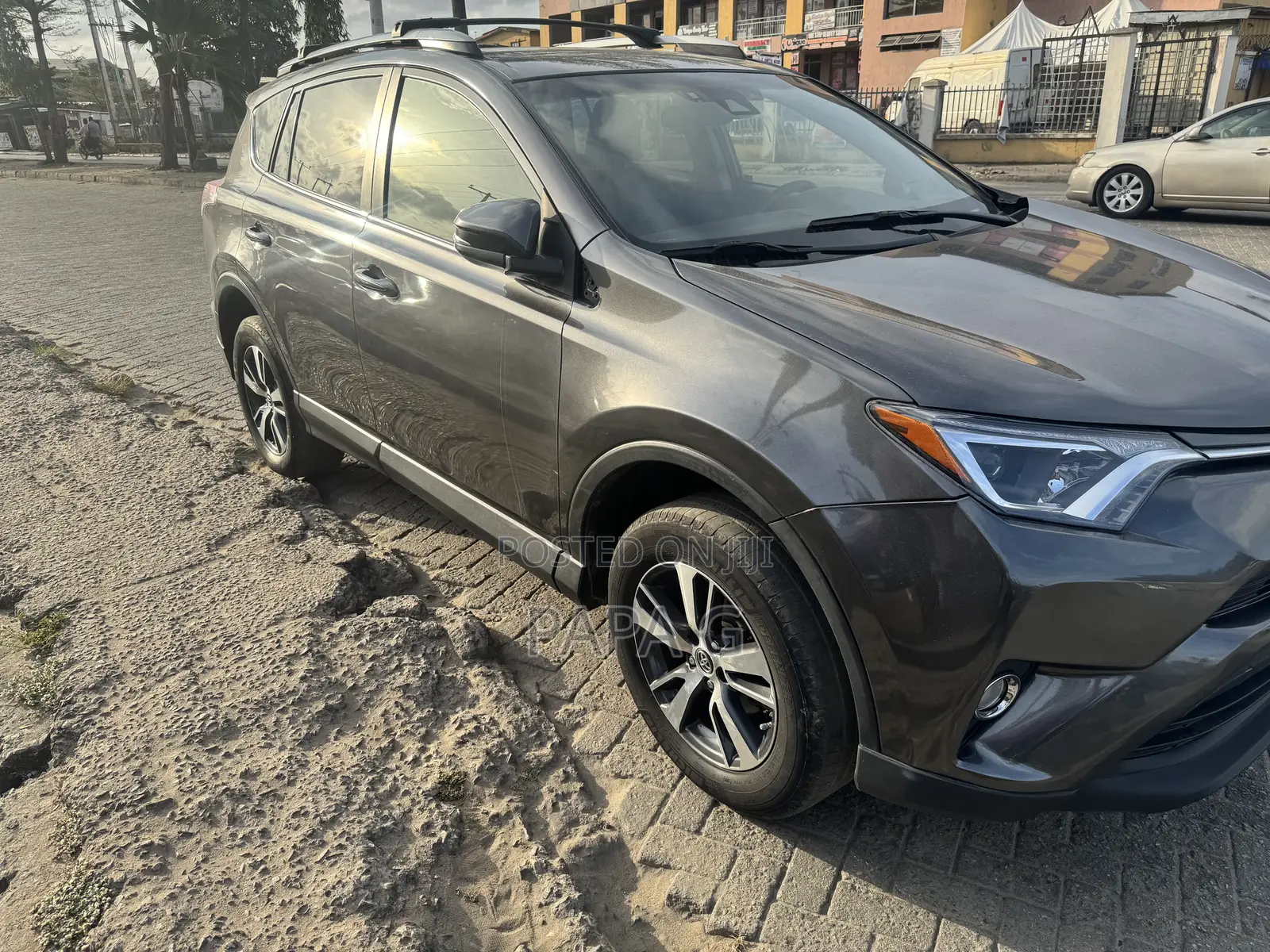 Toyota RAV4 XLE AWD (2.5L 4cyl 6A) 2017 Gray