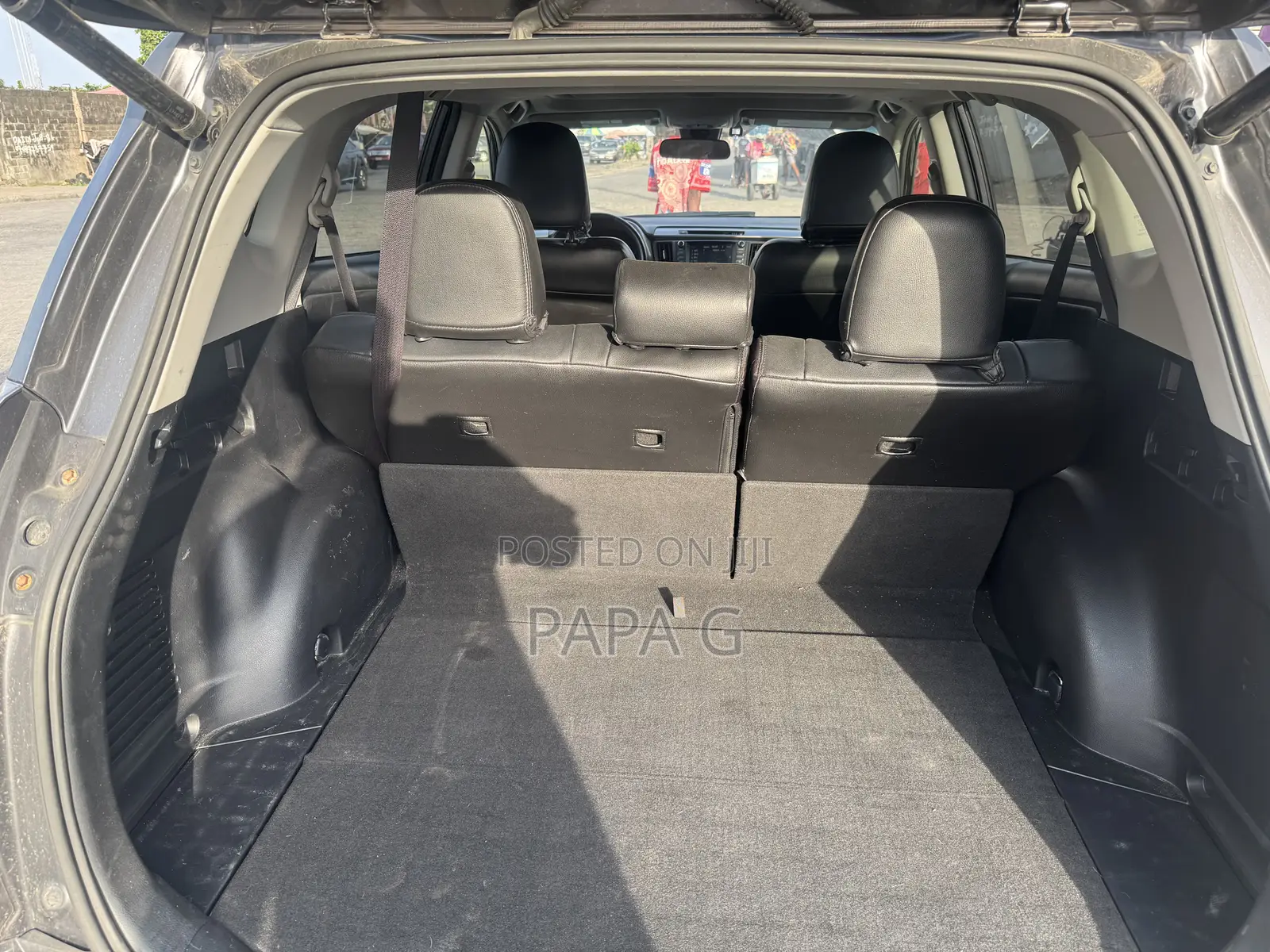 Toyota RAV4 XLE AWD (2.5L 4cyl 6A) 2017 Gray
