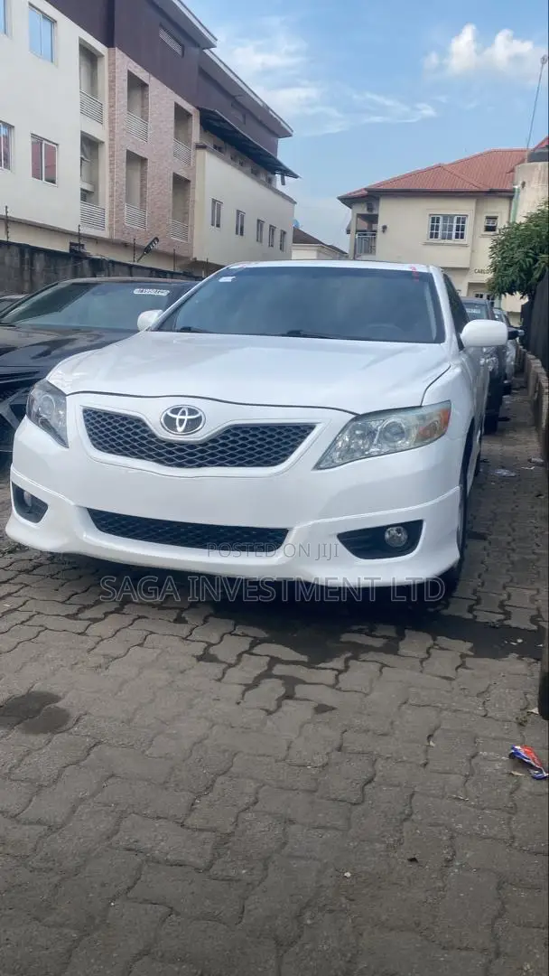 Toyota Camry SE 4dr Sedan (2.5L 4cyl 6A) 2011 White