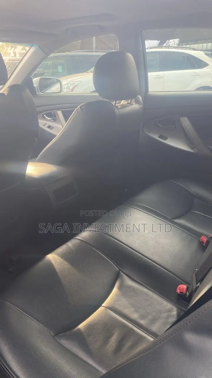 Toyota Camry SE 4dr Sedan (2.5L 4cyl 6A) 2011 White