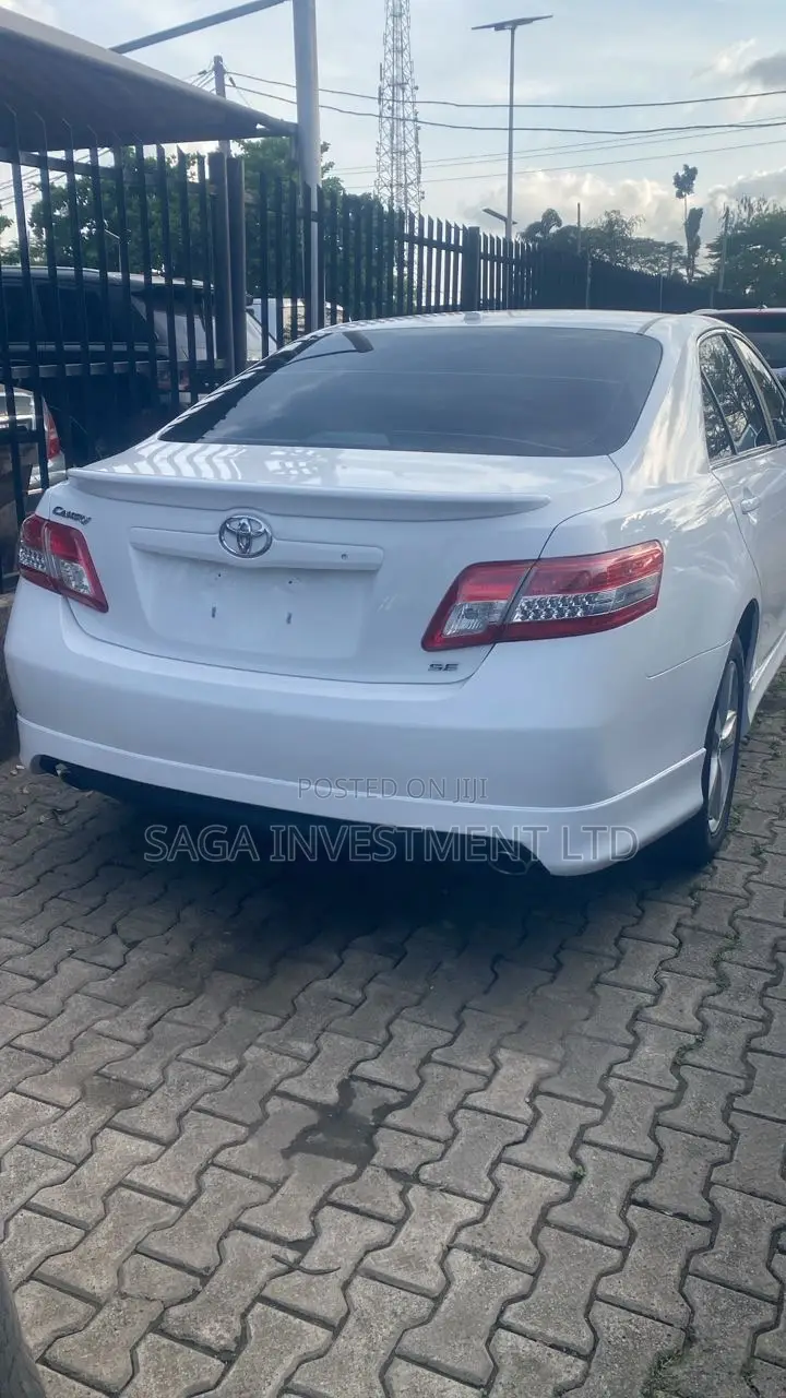 Toyota Camry SE 4dr Sedan (2.5L 4cyl 6A) 2011 White