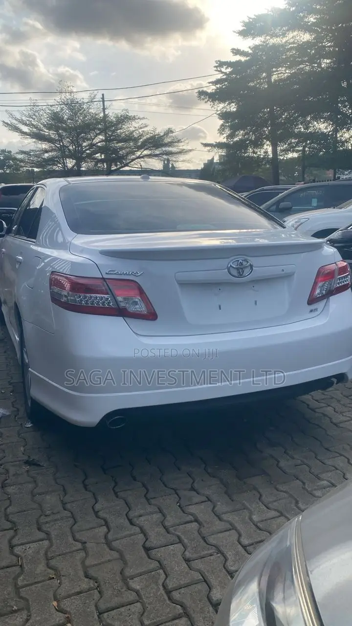 Toyota Camry SE 4dr Sedan (2.5L 4cyl 6A) 2011 White
