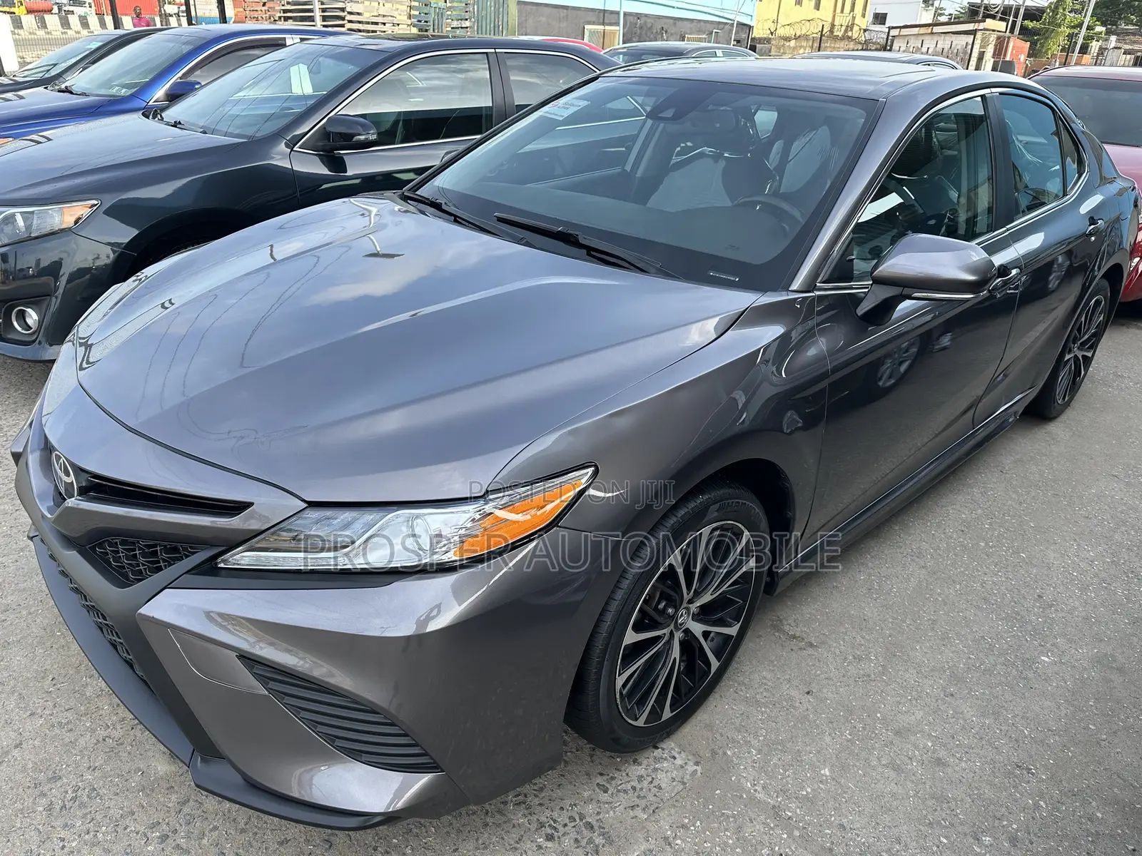 Toyota Camry SE (2.5L 4cyl 8A) 2019 Gray