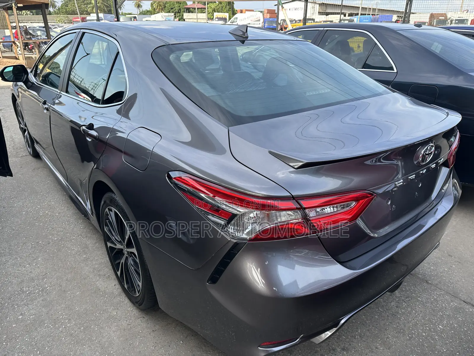 Toyota Camry SE (2.5L 4cyl 8A) 2019 Gray