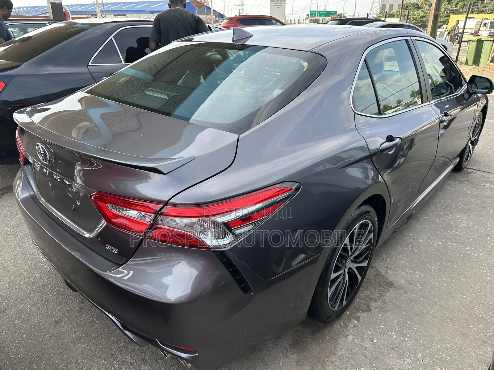 Toyota Camry SE (2.5L 4cyl 8A) 2019 Gray