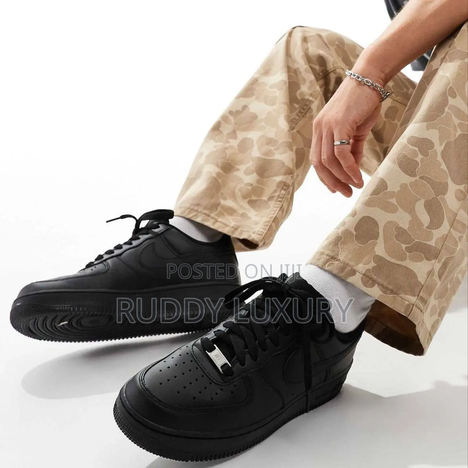 Nike Air Force 1 Triple Black