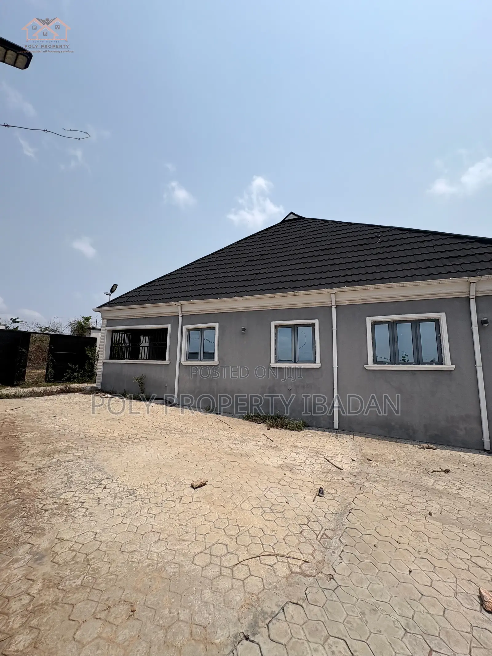 3bdrm Bungalow in Akala Express, Ibadan for sale