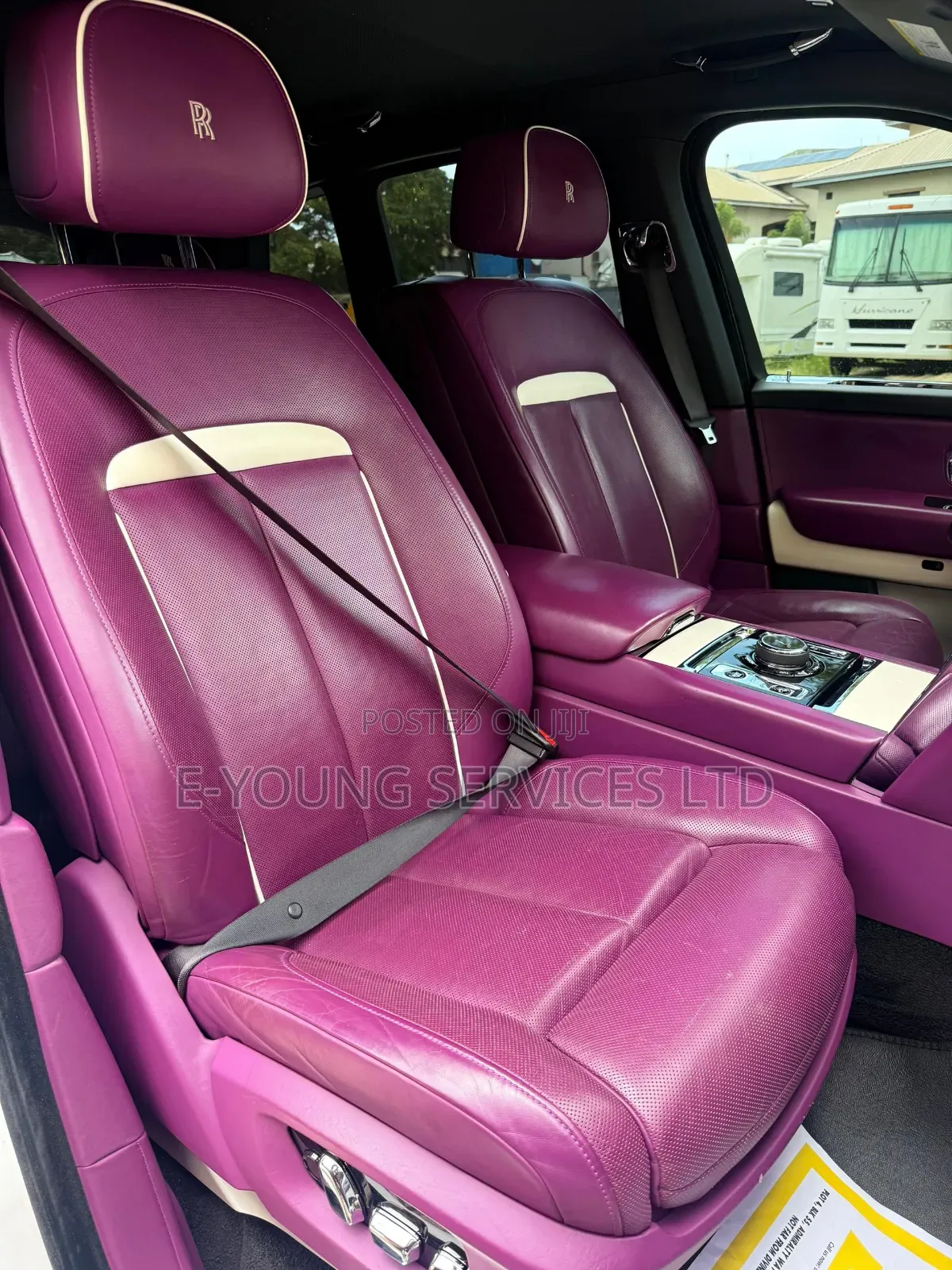 Rolls-Royce Cullinan Black Badge 2022 White