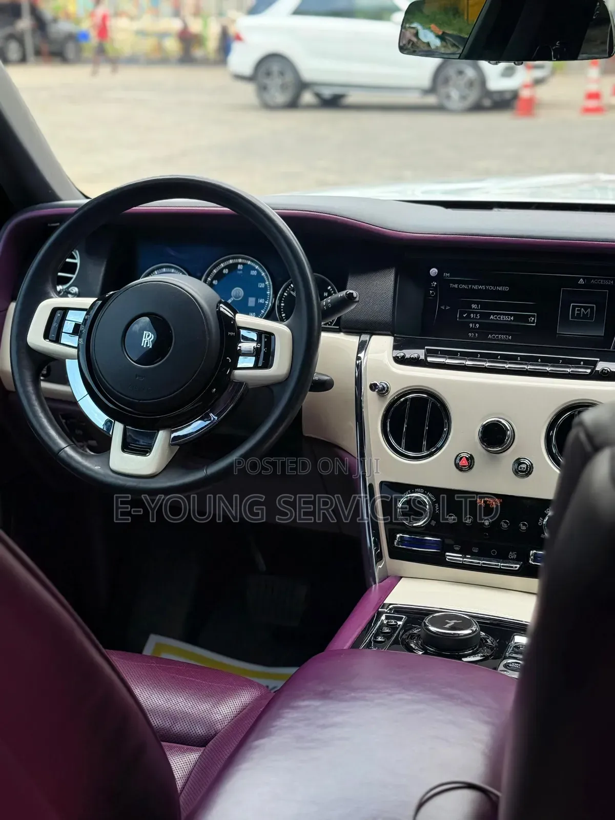 Rolls-Royce Cullinan Black Badge 2022 White