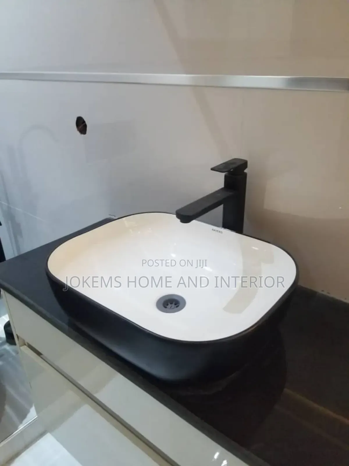 Two-Tone Countertop Wash Basin
