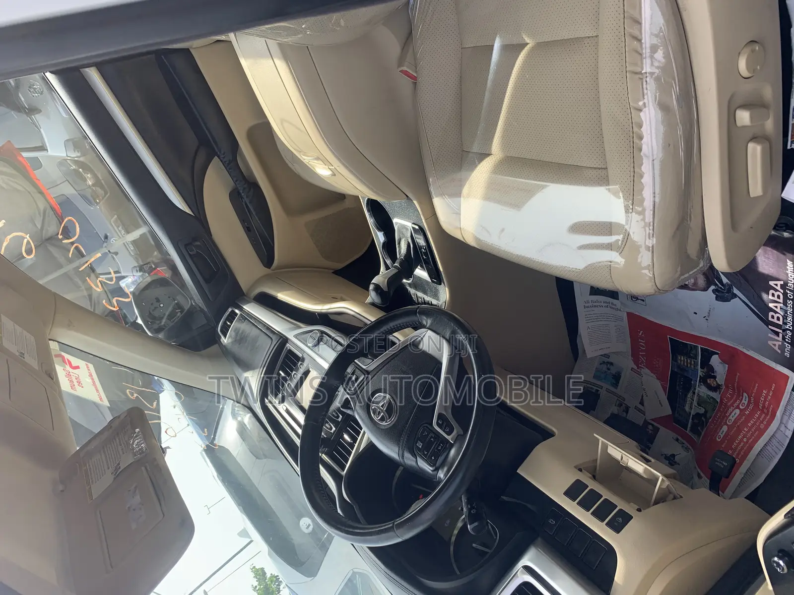 Toyota Highlander LE 4dr SUV AWD (3.5L 6cyl 6A) 2015 White