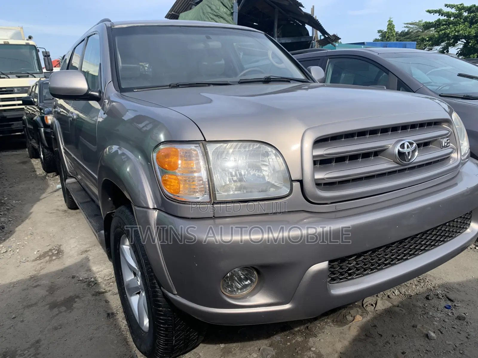 Toyota Sequoia Limited 4dr SUV 4WD (4.7L 8cyl 4A) 2004 Silver