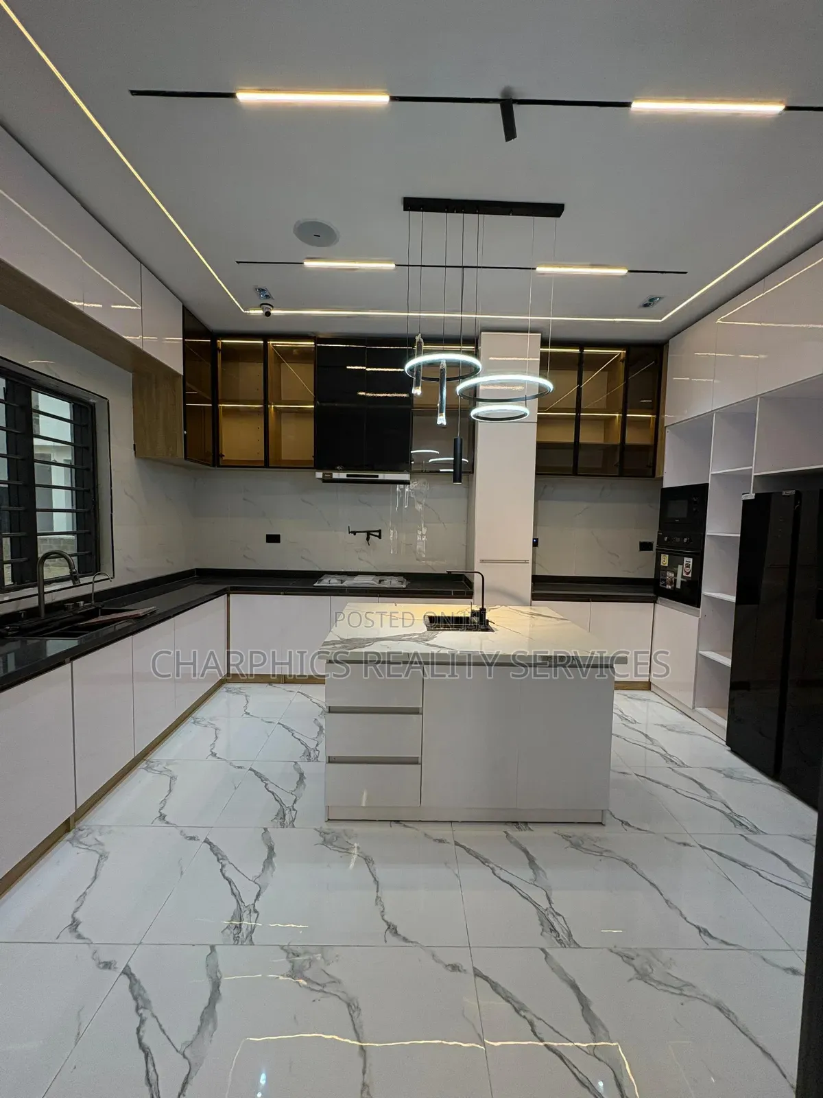 5bdrm Duplex in Lekki Phase 2 for sale