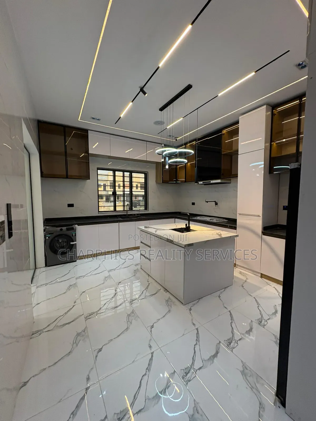 5bdrm Duplex in Lekki Phase 2 for sale