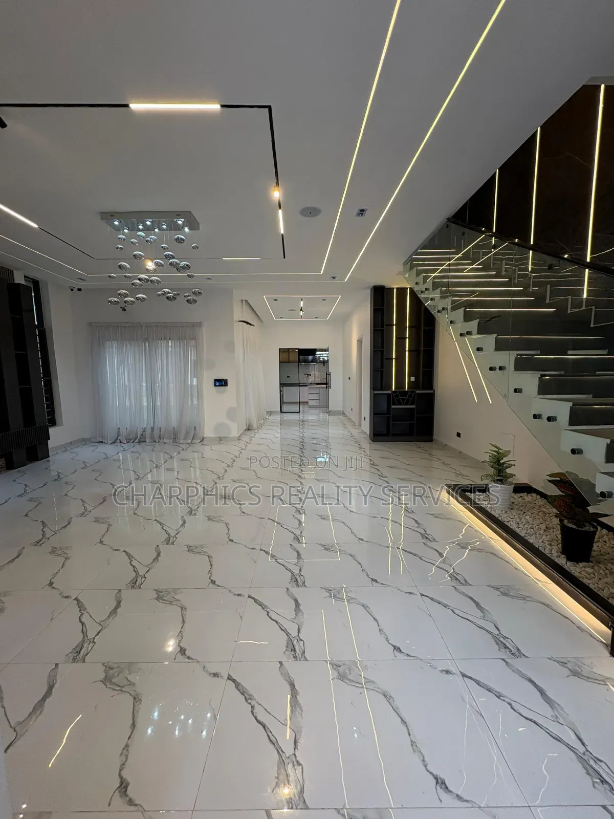 5bdrm Duplex in Lekki Phase 2 for sale
