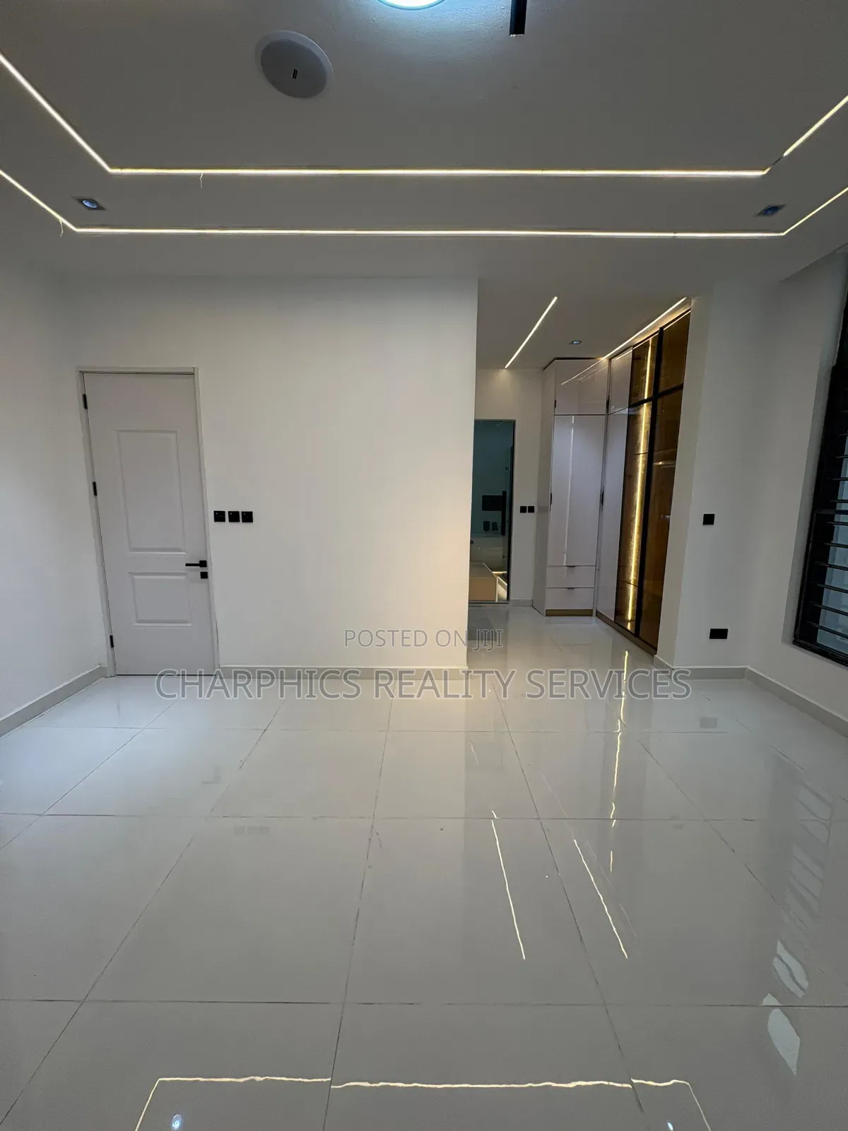 5bdrm Duplex in Lekki Phase 2 for sale