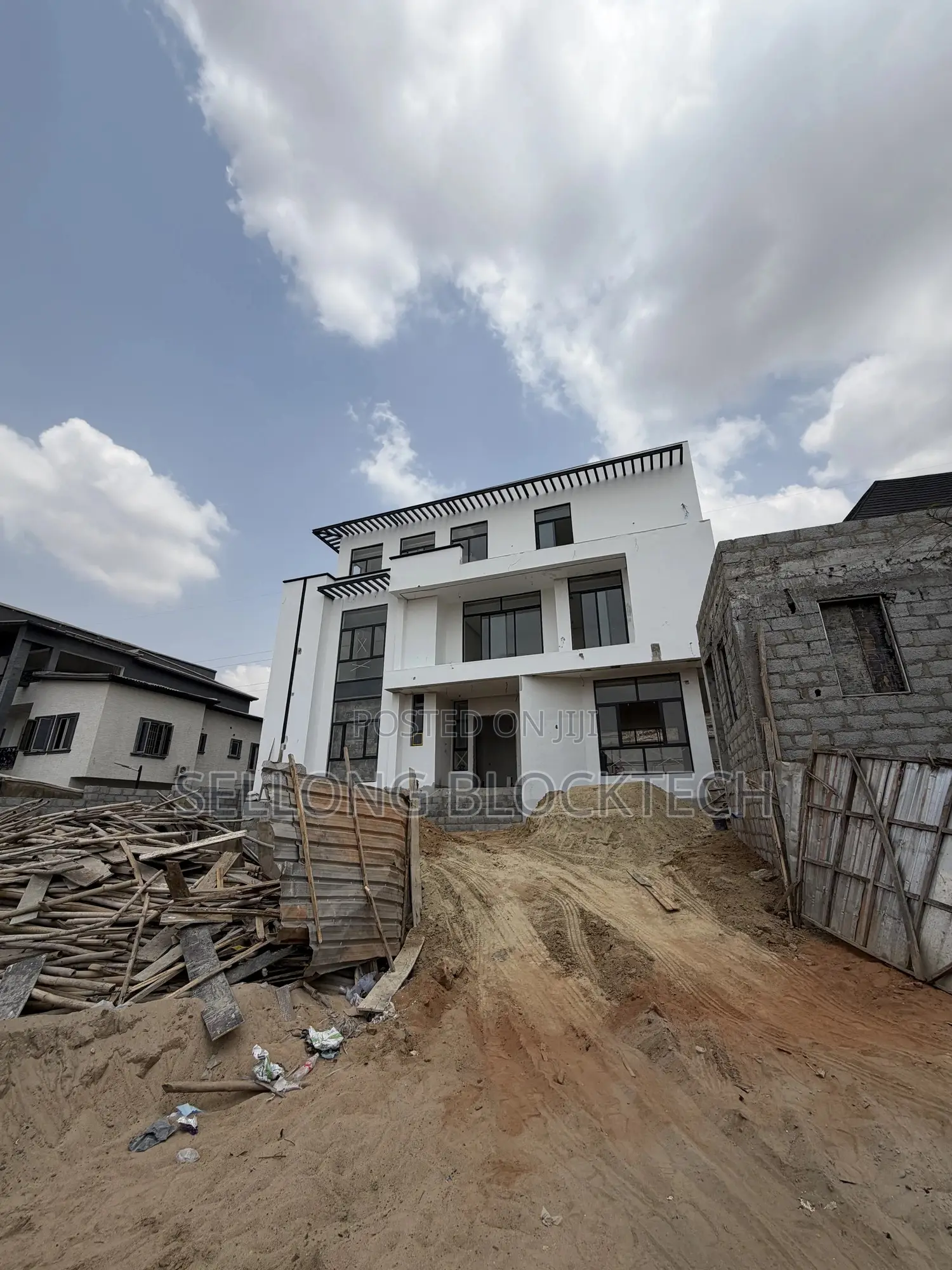 6bdrm Duplex in Guzape for sale