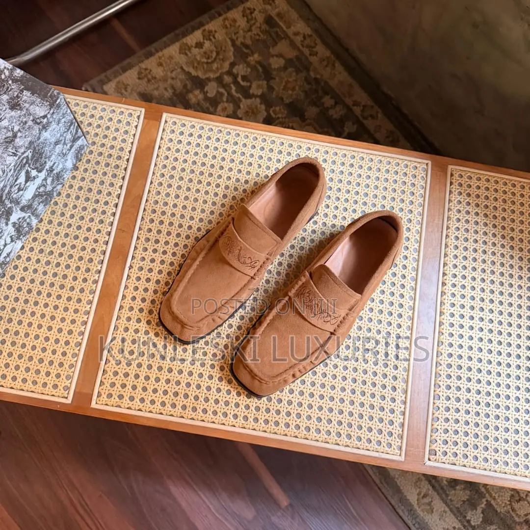 The Japanese Embroidery Logo Plaque Suede Brown Mens Shoes