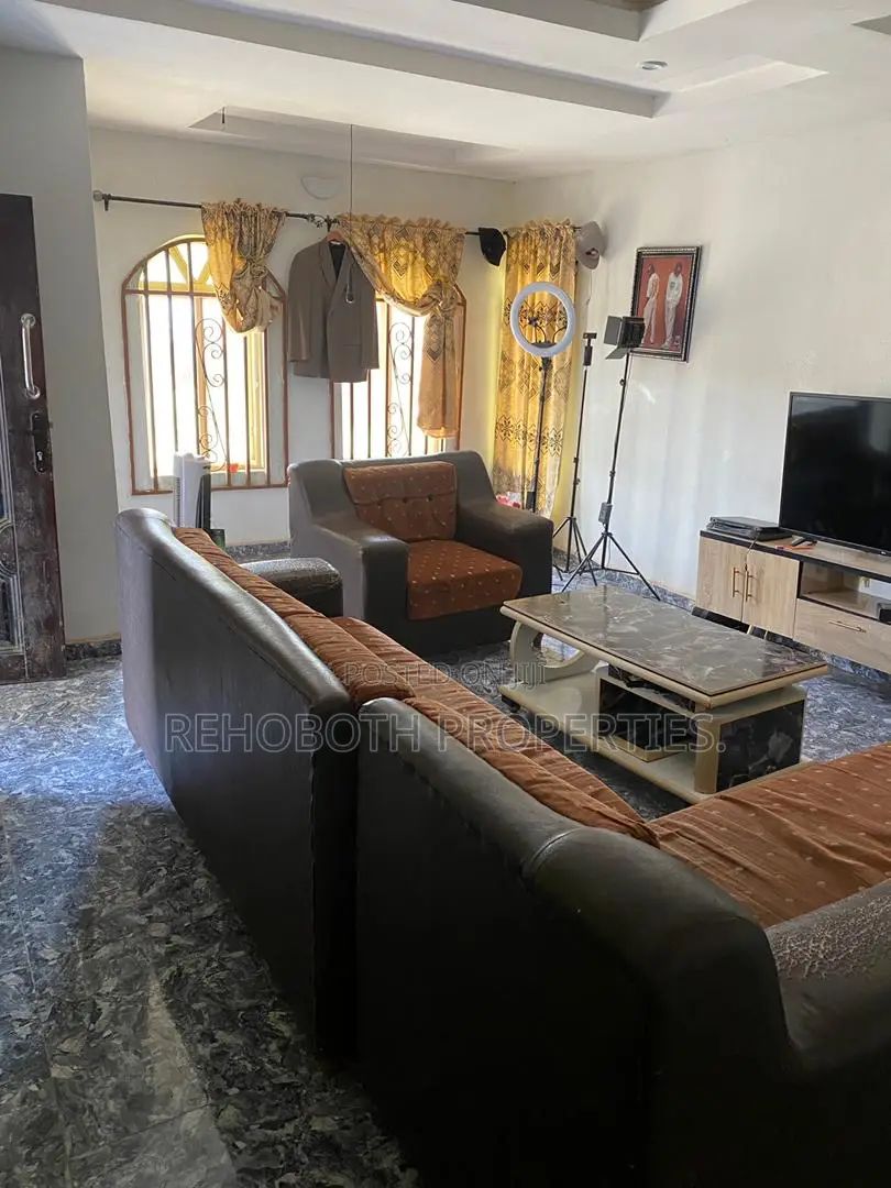 3bdrm Apartment in Bendel Filling, Akala Express for rent