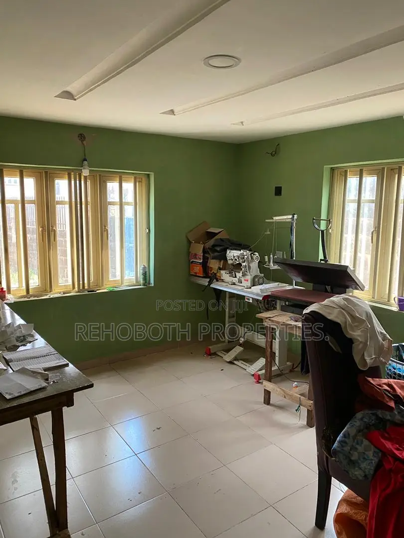 3bdrm Apartment in Bendel Filling, Akala Express for rent