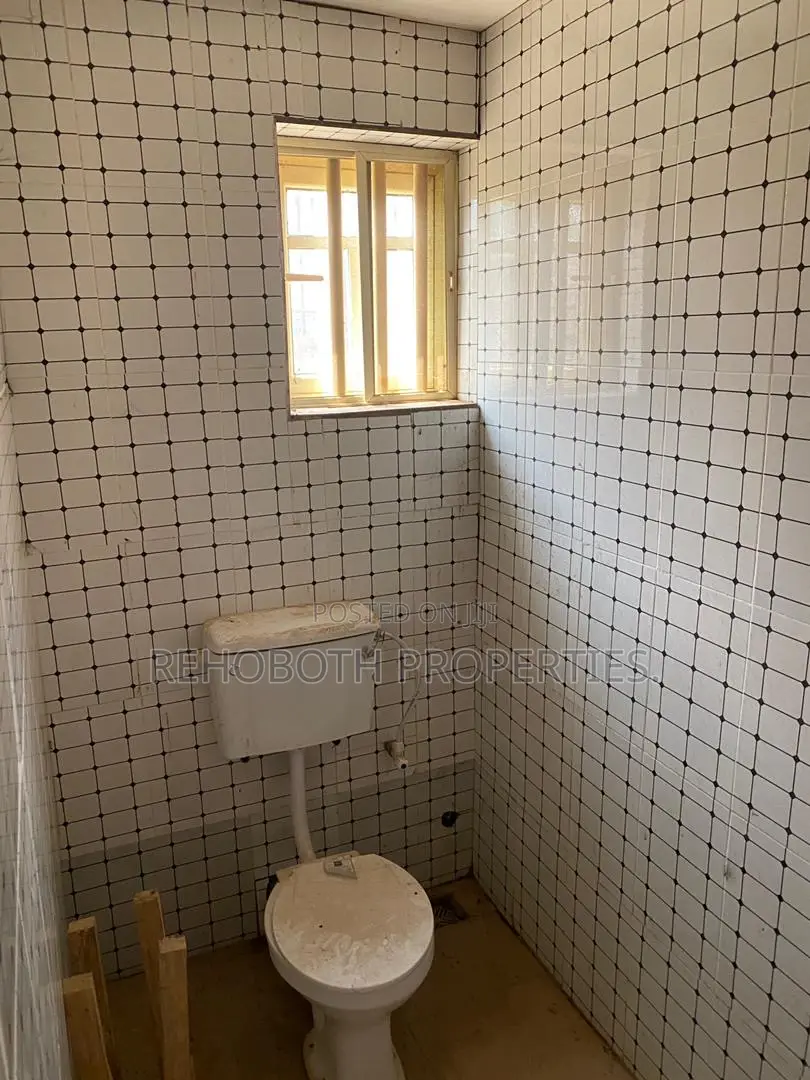 3bdrm Apartment in Bendel Filling, Akala Express for rent