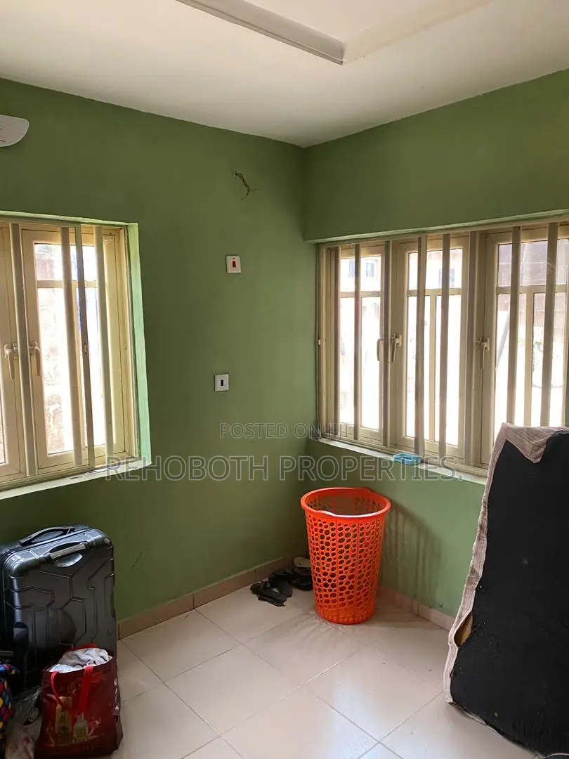 3bdrm Apartment in Bendel Filling, Akala Express for rent