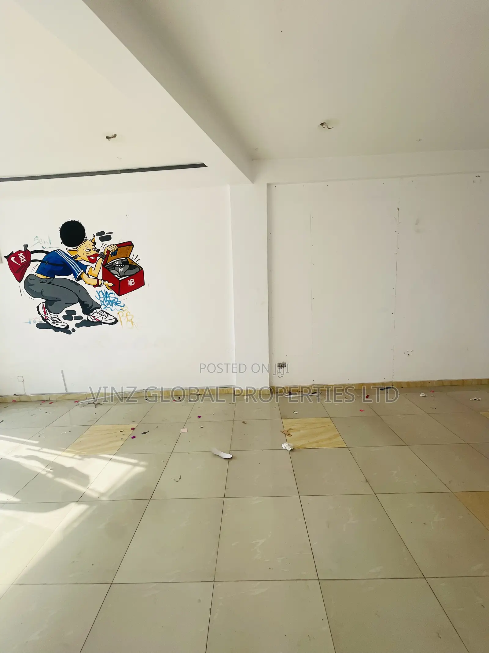 Very Spacious Shop Space (Upstairs)