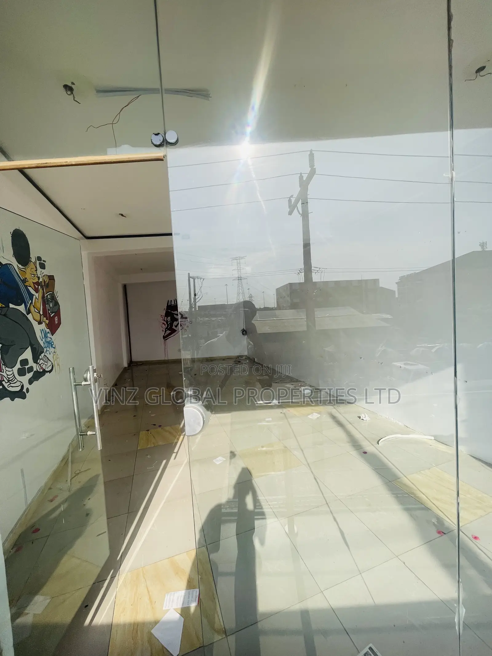 Very Spacious Shop Space (Upstairs)