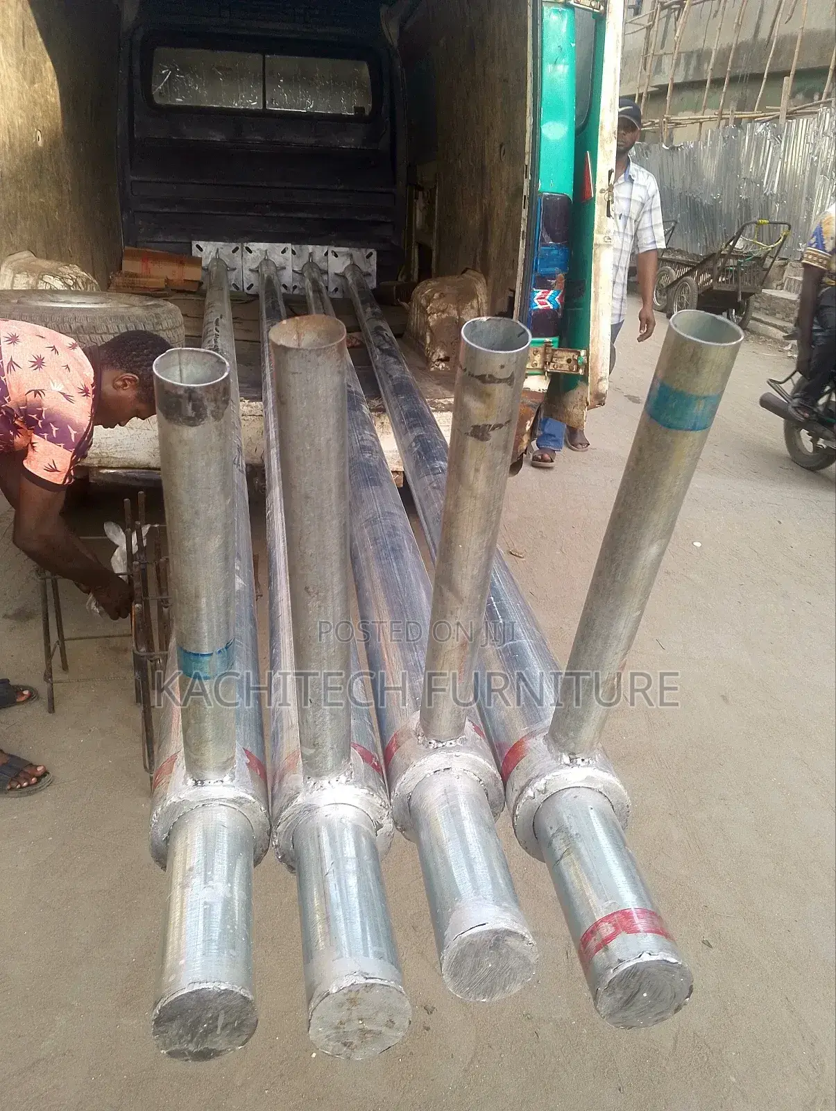 Street Light Pole With Foundation and Fittings