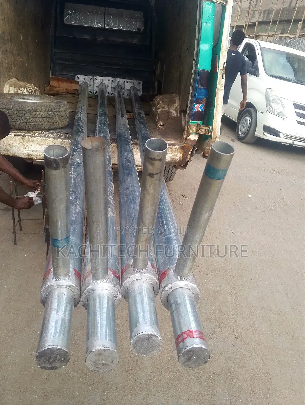 Street Light Pole With Foundation and Fittings