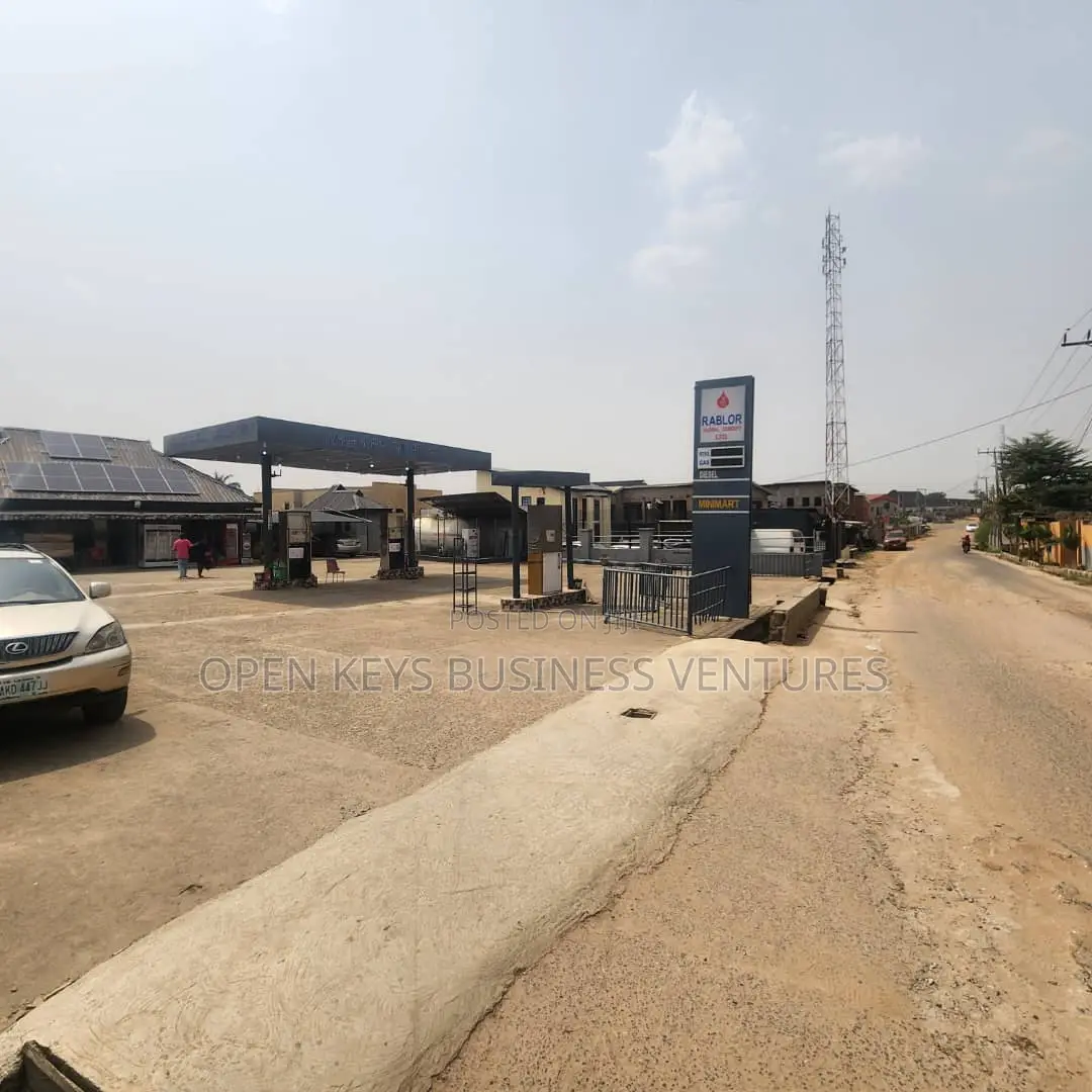 A Standard 2 Pump Filling Station