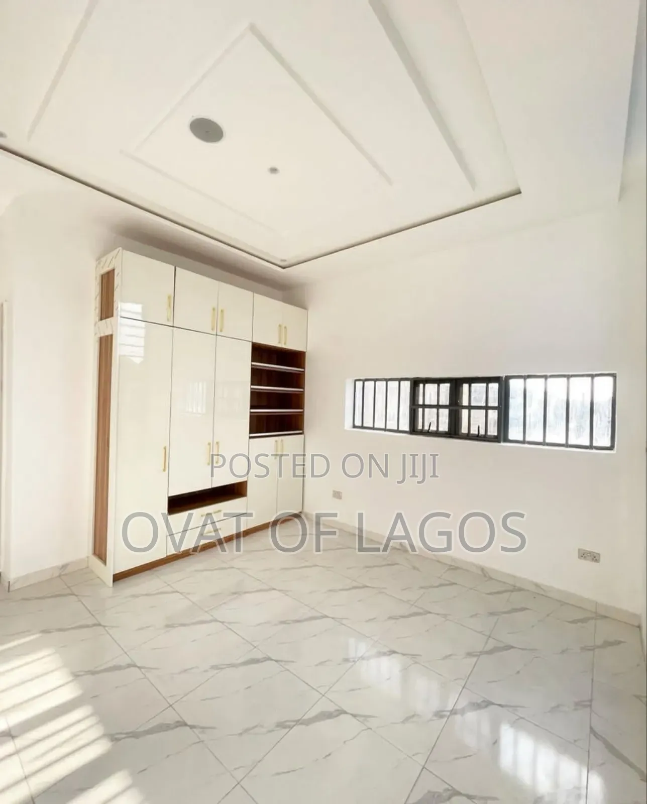 5bdrm Duplex in Osapa London for sale