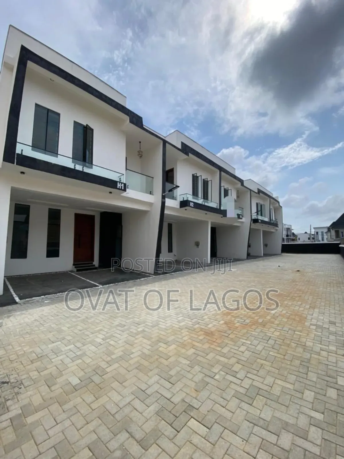 4bdrm Duplex in Ikota for sale