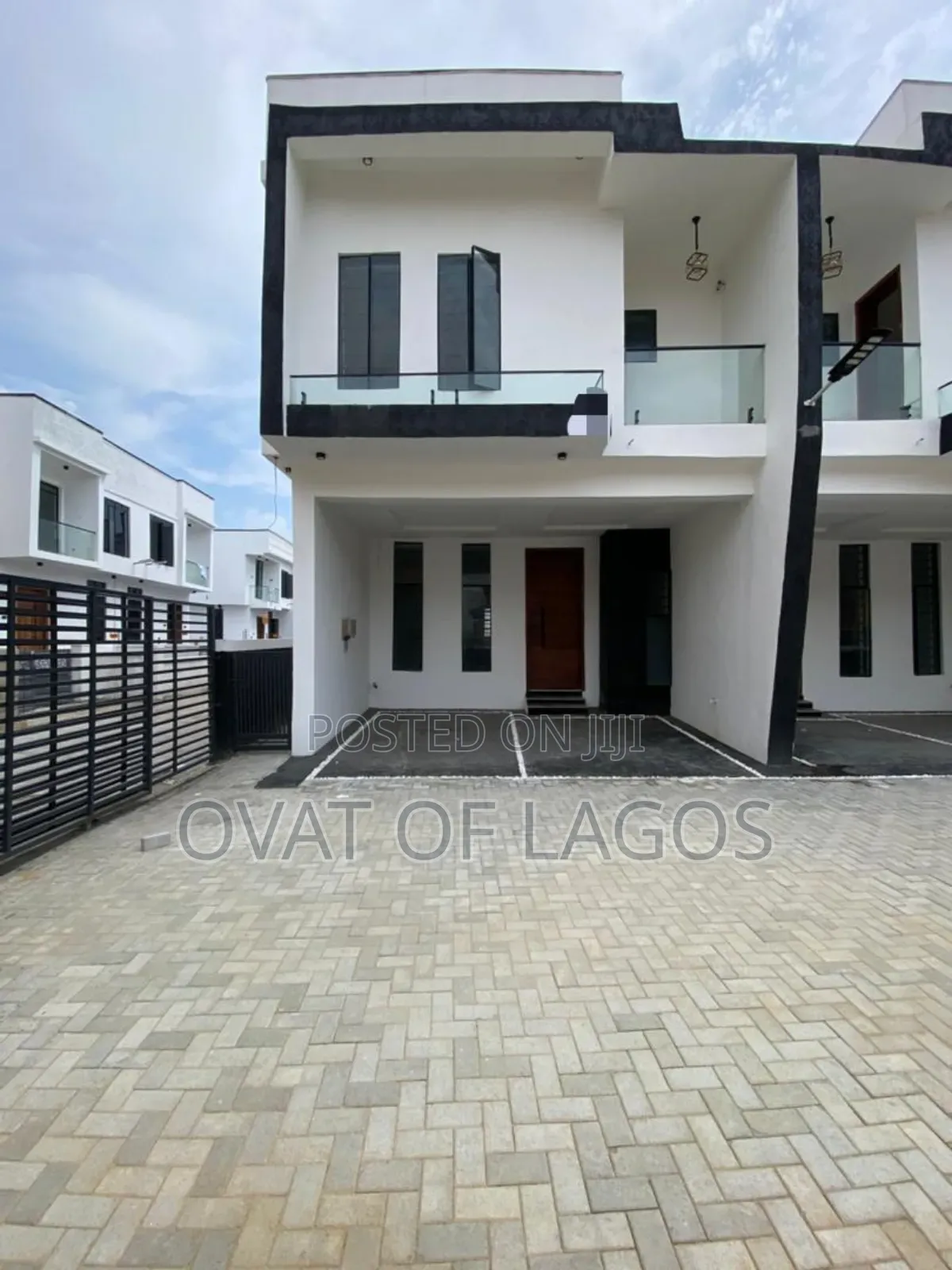 4bdrm Duplex in Ikota for sale