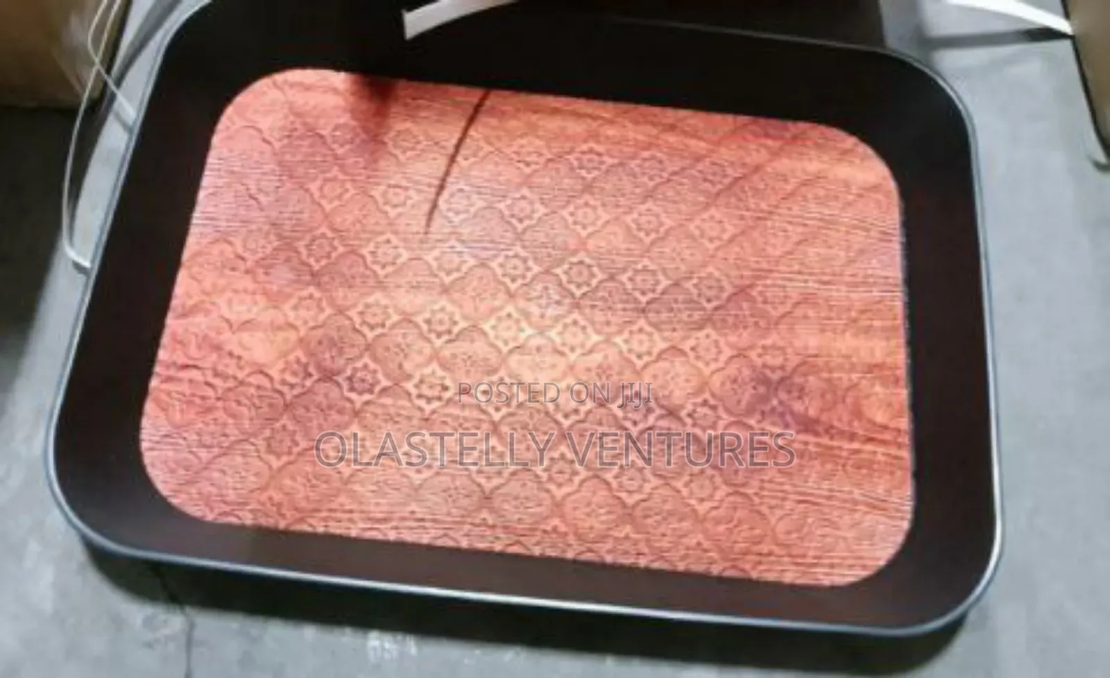 Black Rim Nonslip Plastic Serving Tray
Big and 
Medium. H
