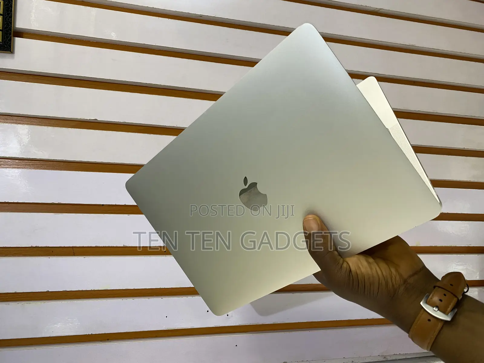 Laptop Apple MacBook Air 2020 8GB Intel Core i5 SSD 512GB
