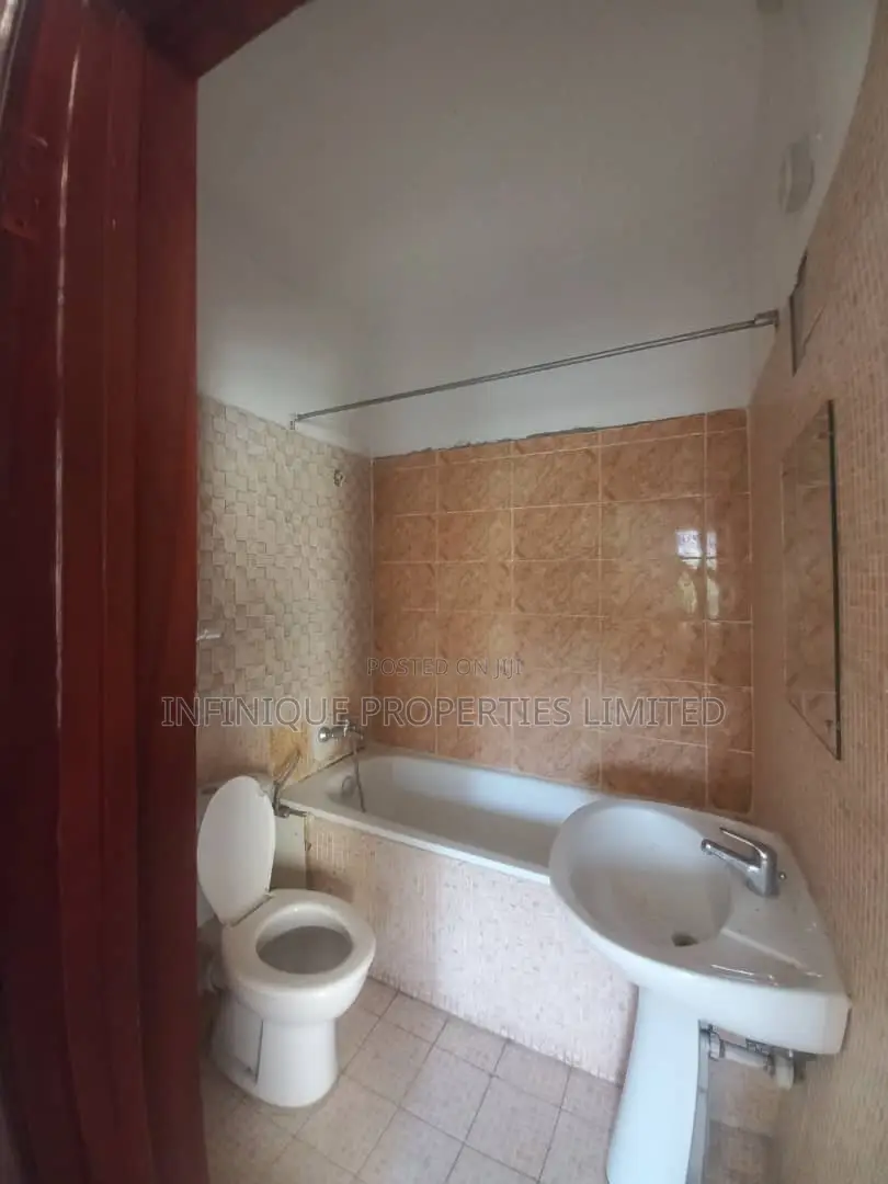 4bdrm Townhouse / Terrace in Lekki Phase 1 for rent