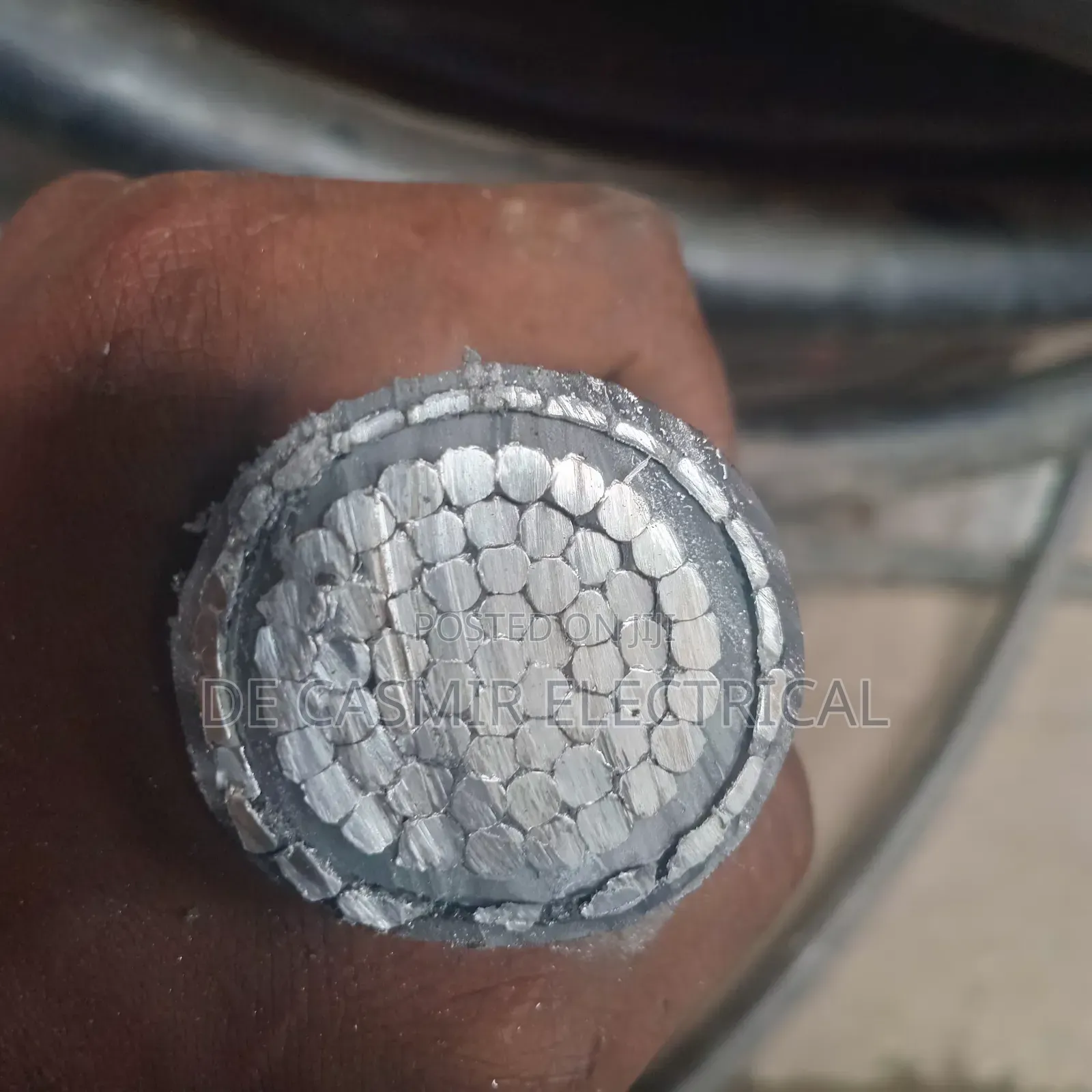1x630mm2 Armoured Cable