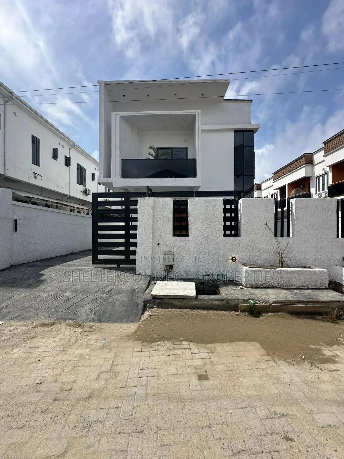 4bdrm Duplex in Ikota for sale