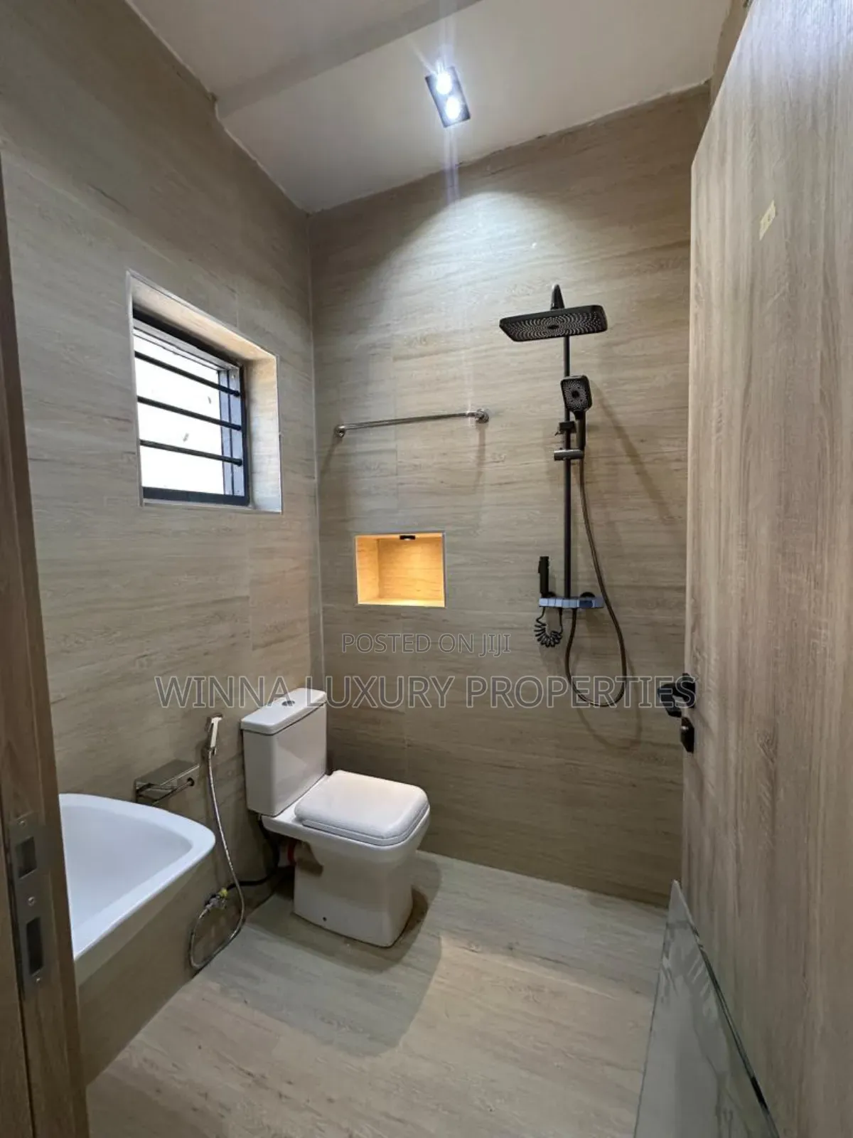 5bdrm Townhouse / Terrace in Wuse Zones for rent