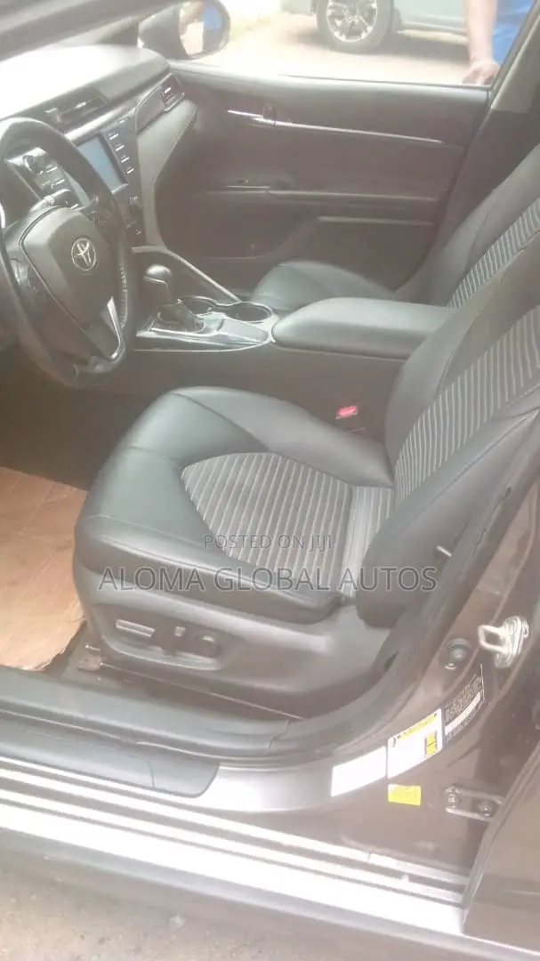 Toyota Camry SE (2.5L 4cyl 8A) 2019 Gray