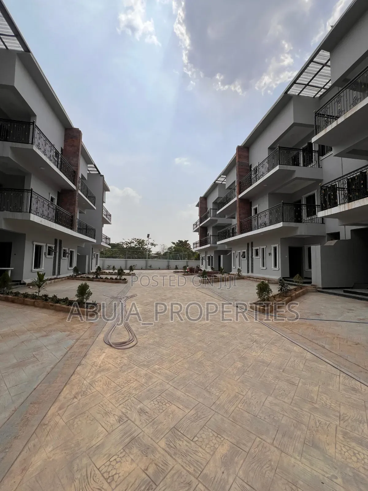 4bdrm Duplex in Wuse for sale