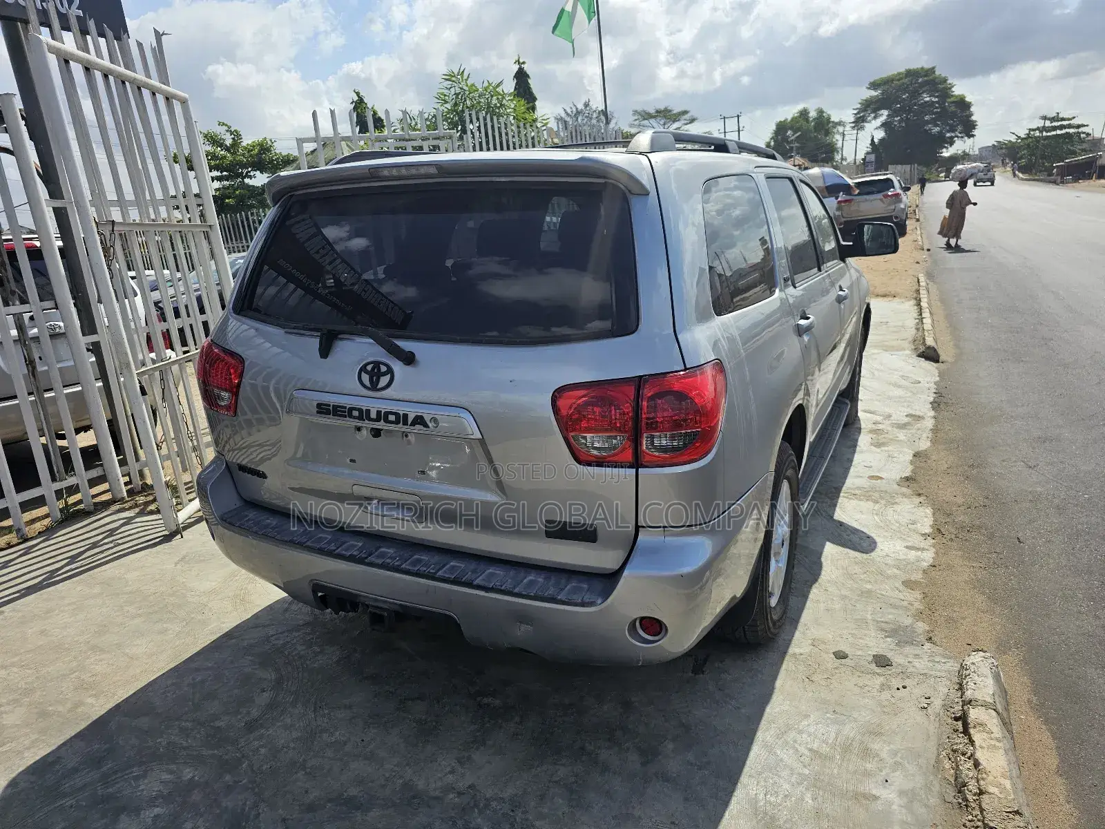 Toyota Sequoia SR5 4dr SUV 2WD (4.7L 8cyl 5A) 2008 Silver