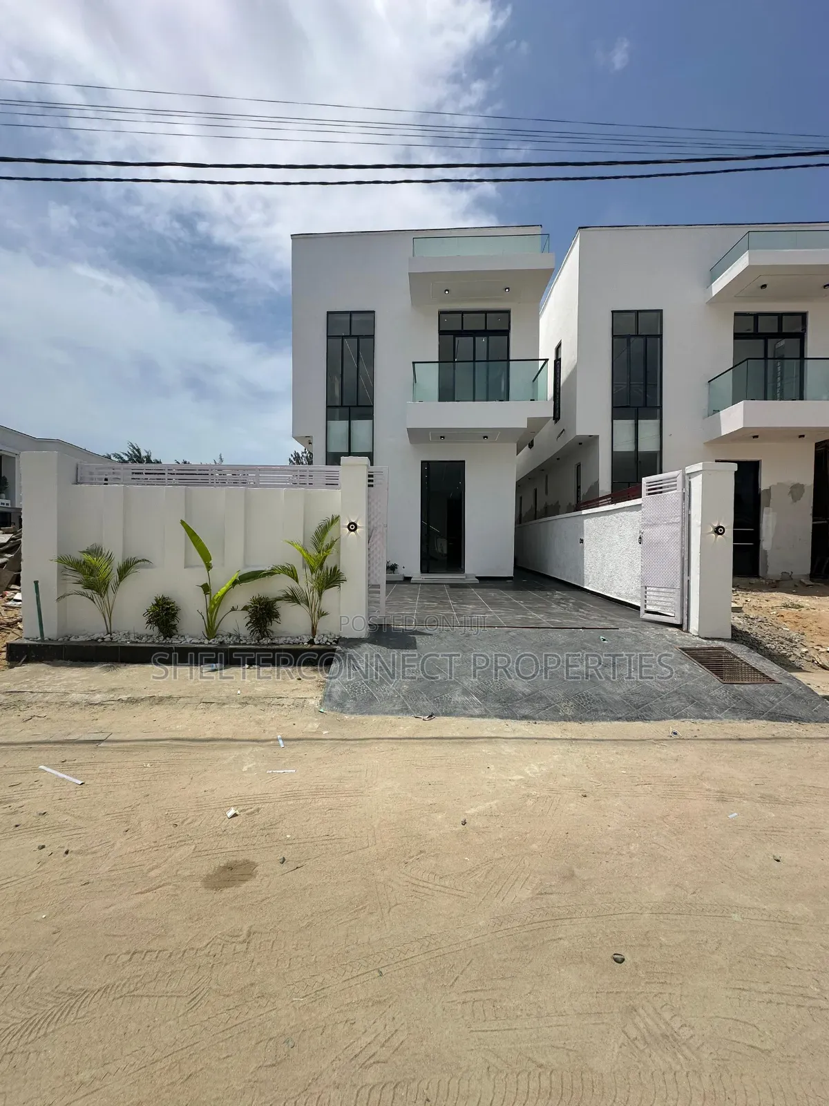 5bdrm Duplex in Ikota for sale