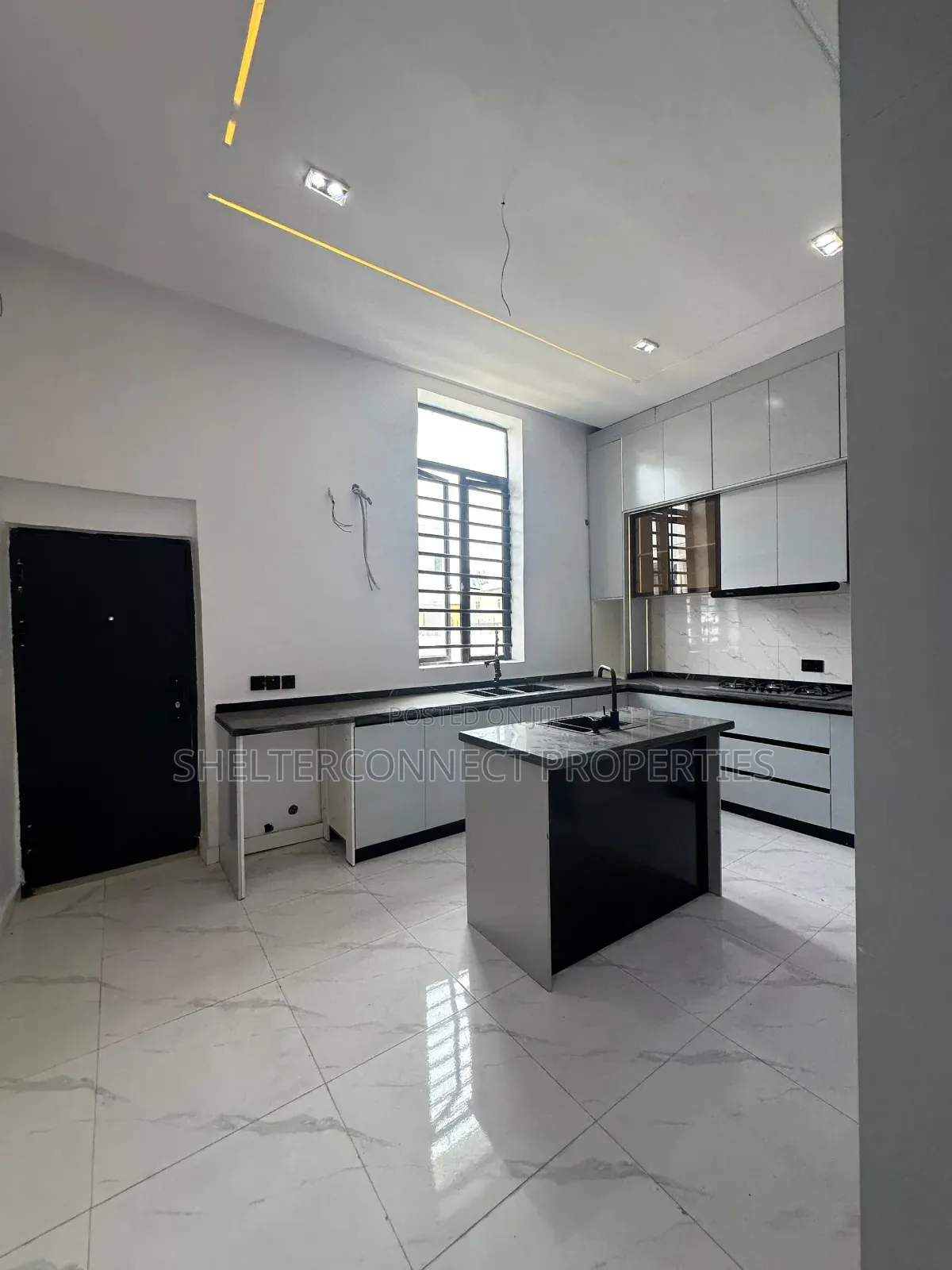 5bdrm Duplex in Ikota for sale