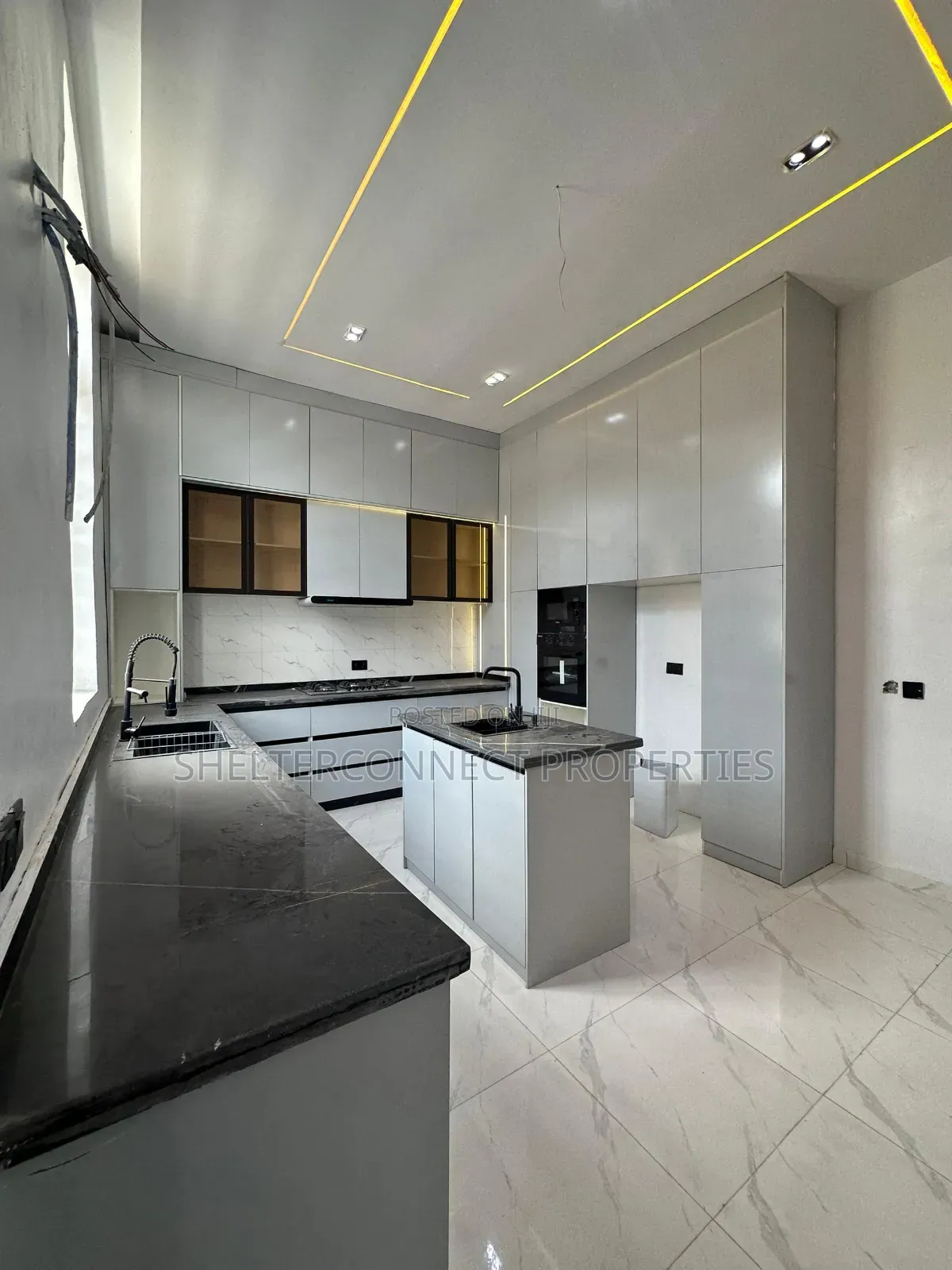 5bdrm Duplex in Ikota for sale