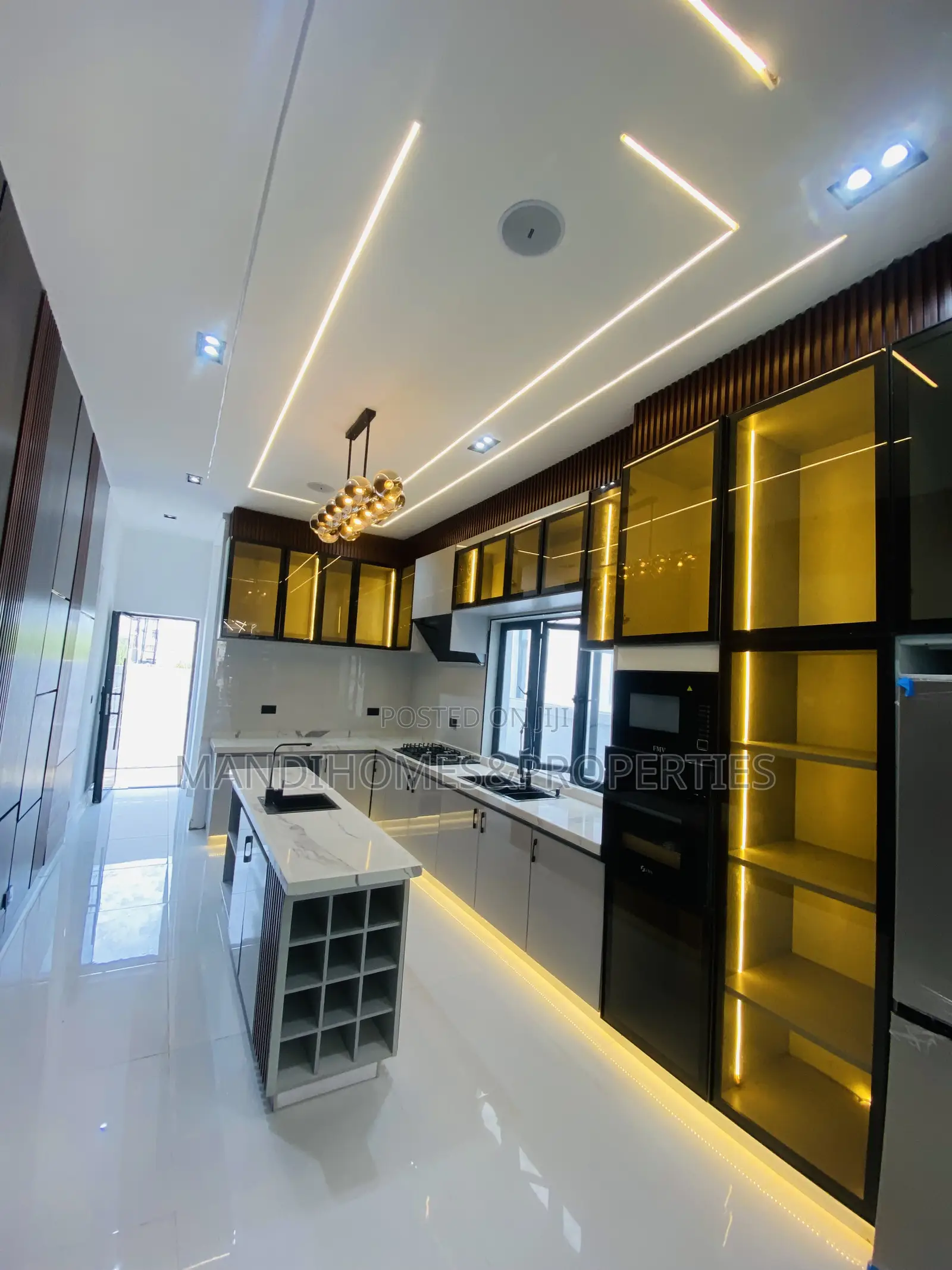 5bdrm Duplex in Lekki for sale