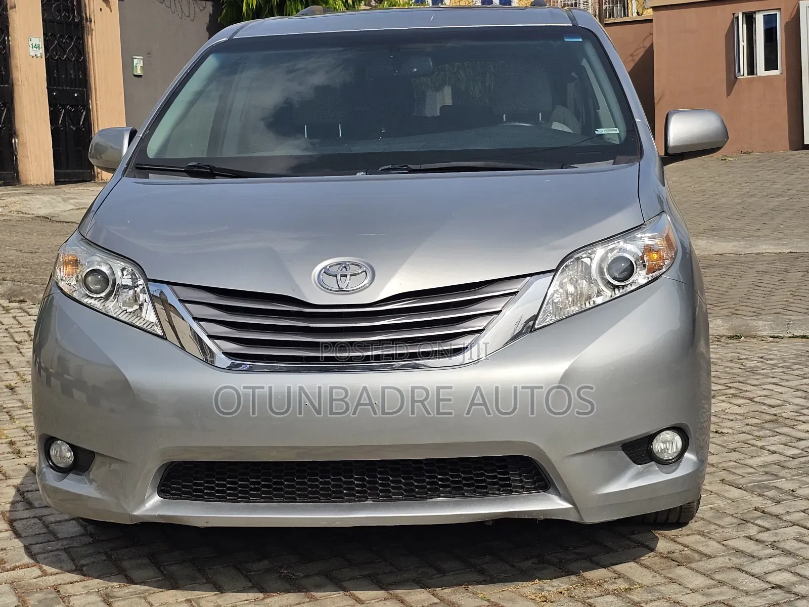 Toyota Sienna XLE 8 Passenger (3.5L 6cyl 6A) 2016 Silver